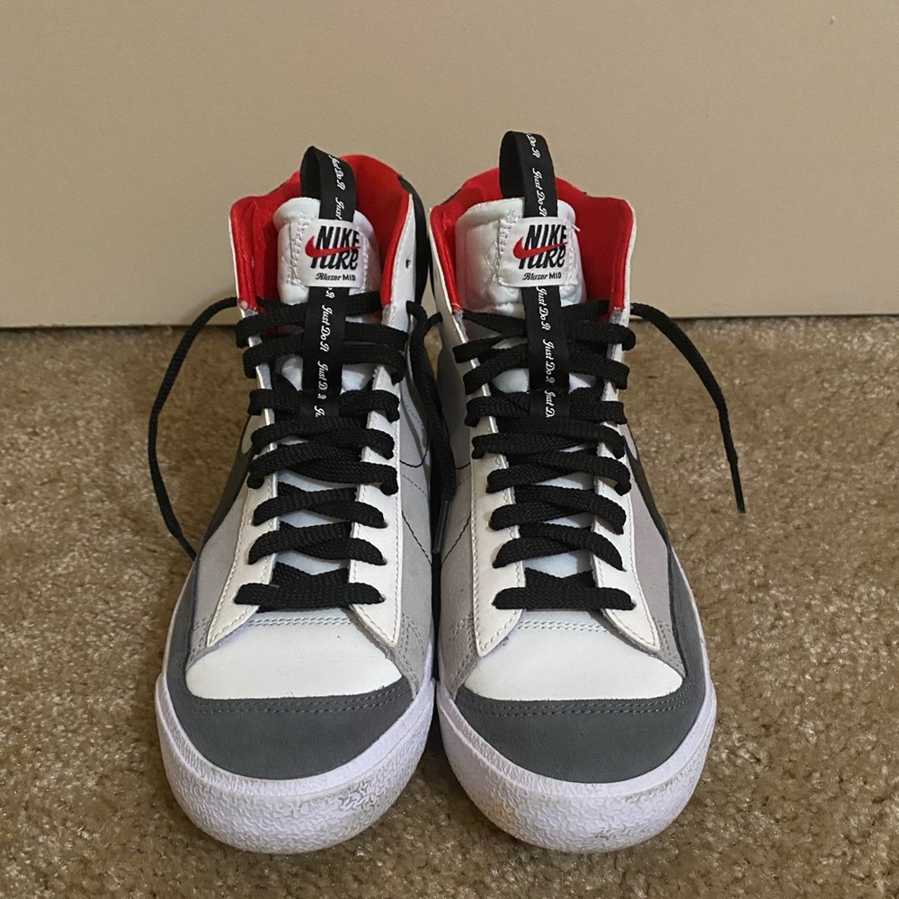 Nike blazer size 7y